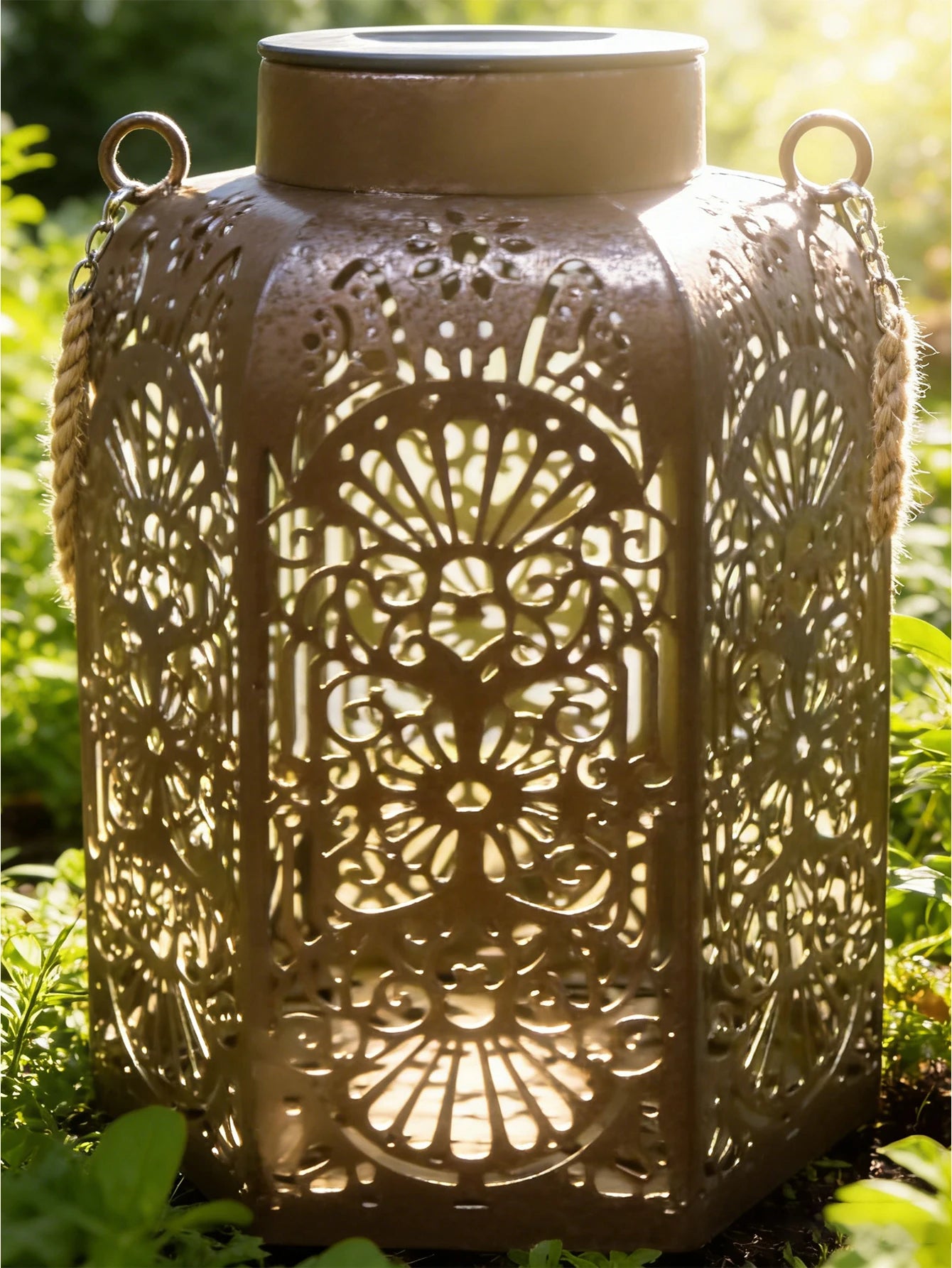 1pc retro iron hollow-out solar lantern, suitable for courtyards, balconies