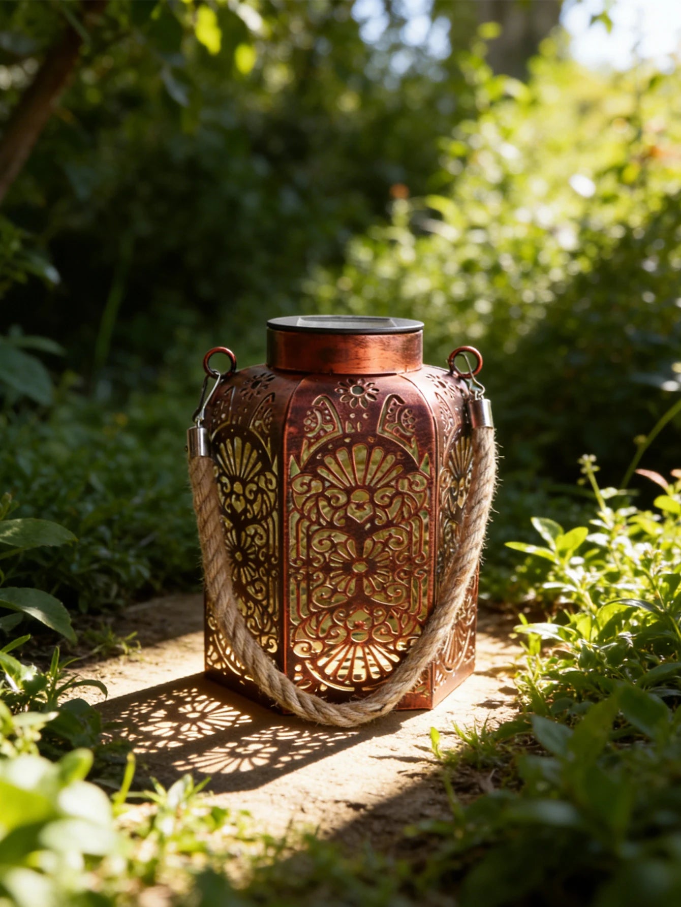 1pc retro iron hollow-out solar lantern, suitable for courtyards, balconies